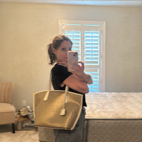 FINAL CHANCE!⭐️NWT, GORGEOUS MICHAEL KORS TOTE⭐️PRICED TO SELL ‼️ - Picture 15 of 16